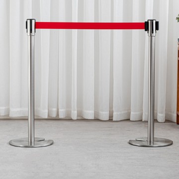 Cọc tiêu inox, trụ inox đế đúc liền hình chữ U dùng phân làn dẫn lối, chia lối, chỉ dẫn cho người dùng.