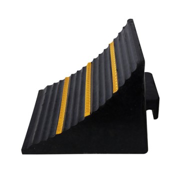 Bục Chặn lùi xe tam giác chất liệu cao su, có phản quang loại siêu bền