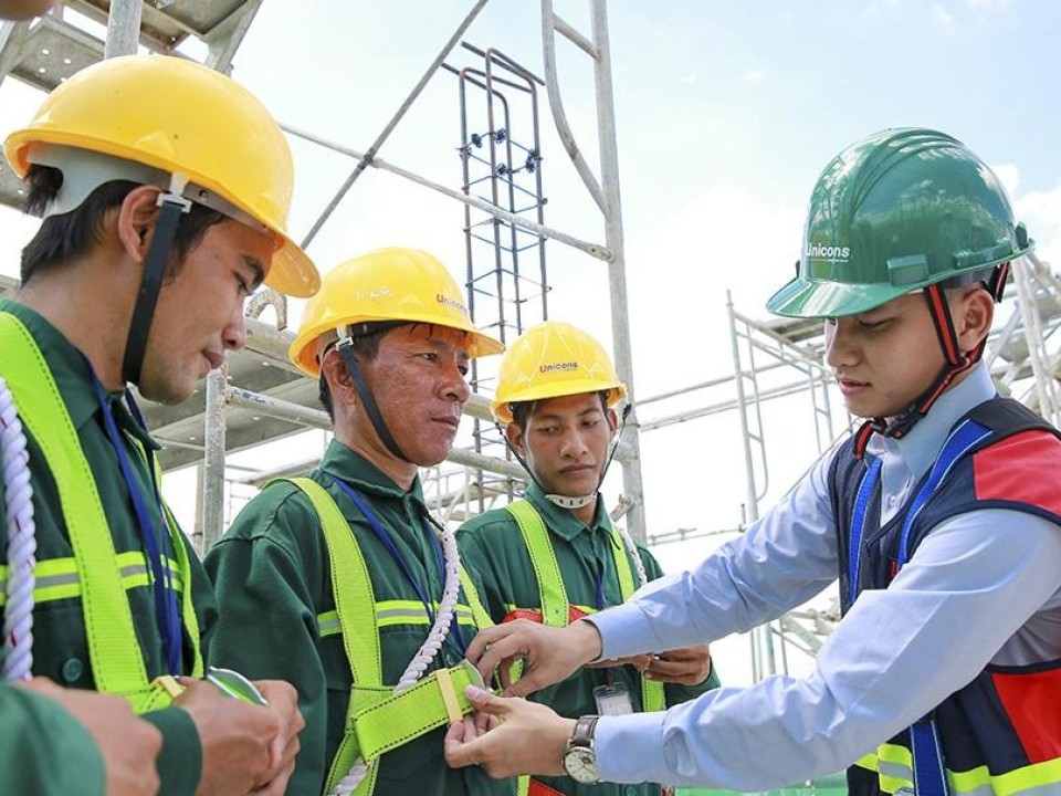 Kinh Nghiệm Chọn Quần Áo Bảo Hộ Lao Động Chuẩn Theo Ngành Nghề