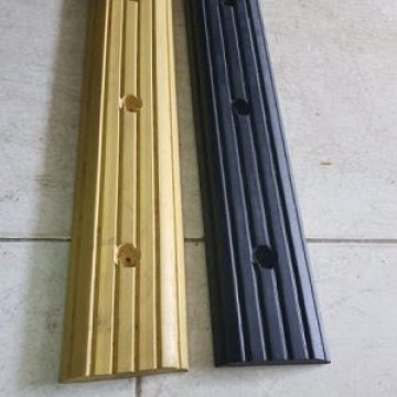 Gờ giảm tốc xe máy 011