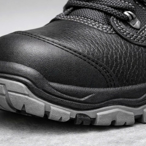 Vì sao giày bảo hộ Jogger được dùng phổ biến trong kho xưởng Việt Nam?