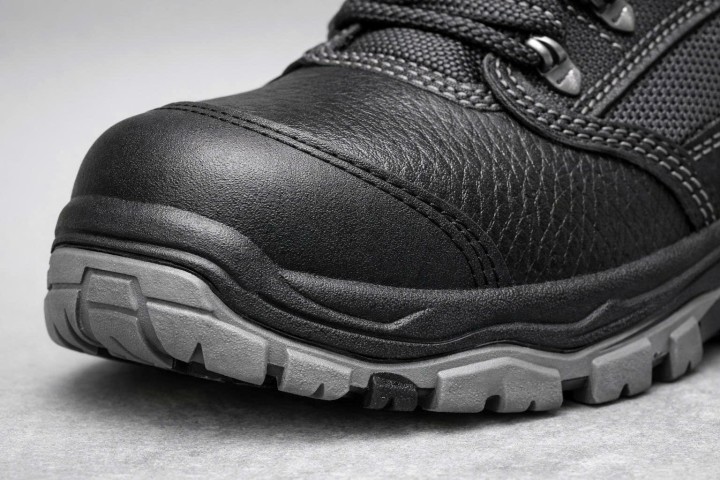 Vì sao giày bảo hộ Jogger được dùng phổ biến trong kho xưởng Việt Nam?