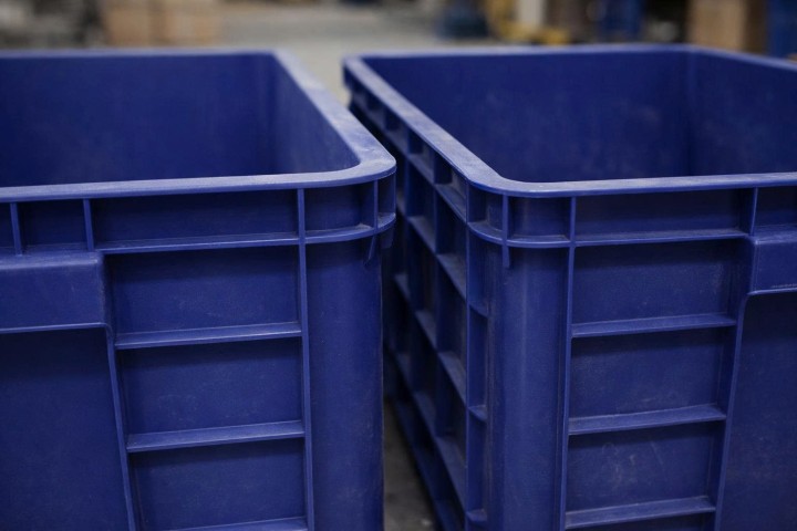 Thùng nhựa càng dày có càng bền không?