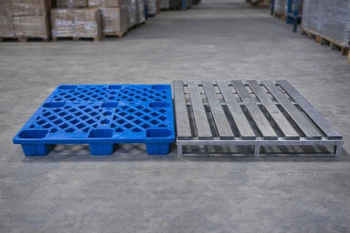 Pallet nhựa và pallet kim loại: Doanh nghiệp nên chọn loại nào?