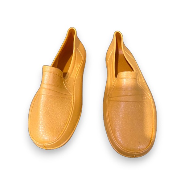 Giầy nhựa vàng loại 2
