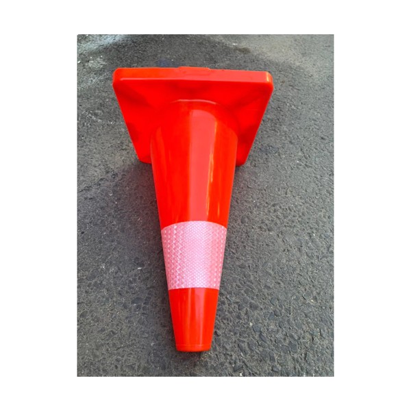 Cọc tiêu nhựa mềm PVC cao 45cm (28x28cm)