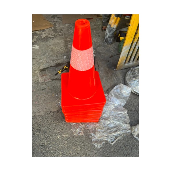 Cọc tiêu nhựa mềm PVC cao 45cm (28x28cm)