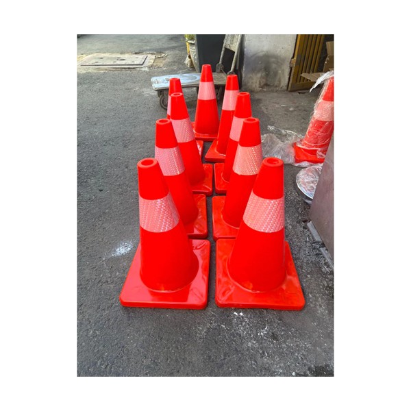 Cọc tiêu nhựa mềm PVC cao 45cm (28x28cm)