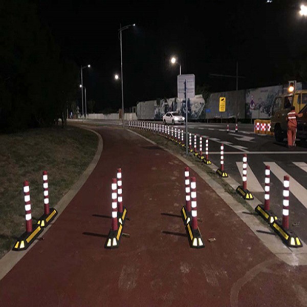 Dải phân cách cọc tiêu Nhật Quang cao 75cm cảnh báo phân làn giao thông