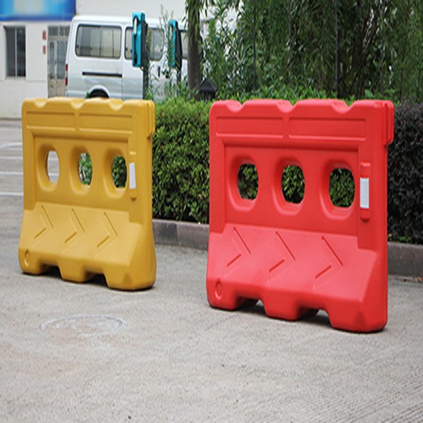 Dải phân cách nhựa chứa nước làm hàng rào chắn đường đua F1