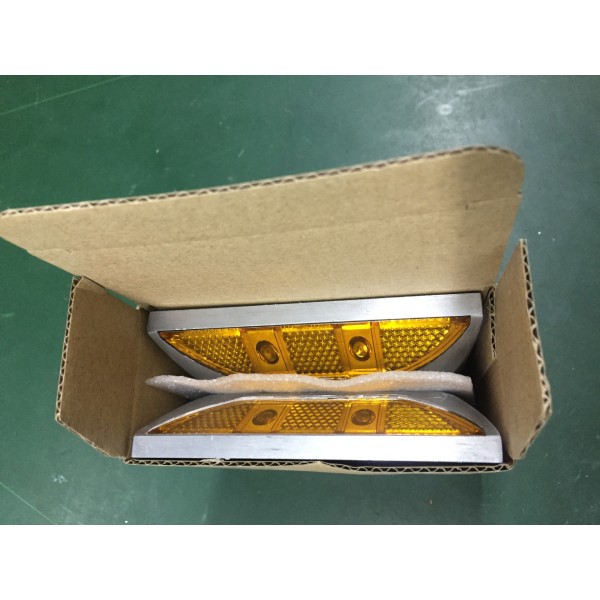 Đinh đường phản quang năng lượng mặt trời màu vàng