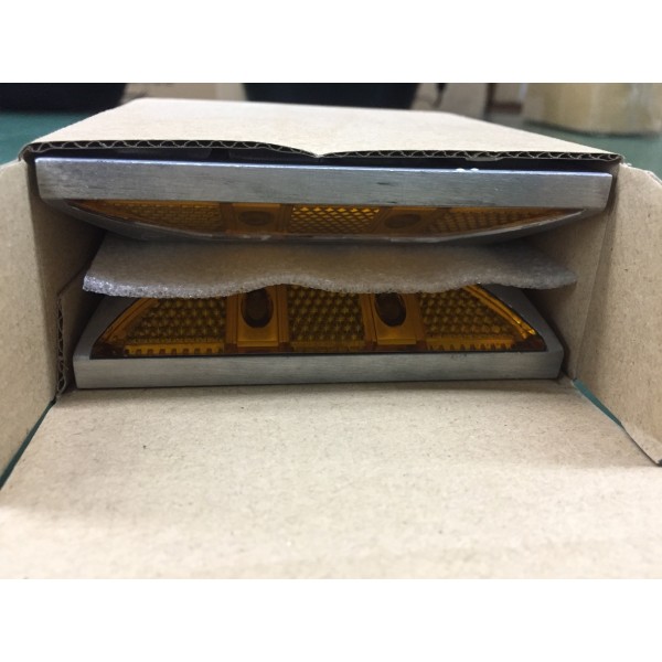 Đinh đường phản quang năng lượng mặt trời màu vàng