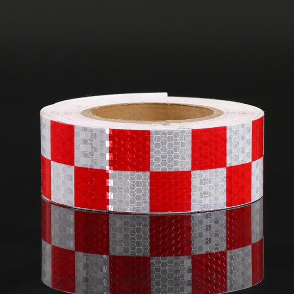 Đề can phản quang sọc caro đỏ trắng.