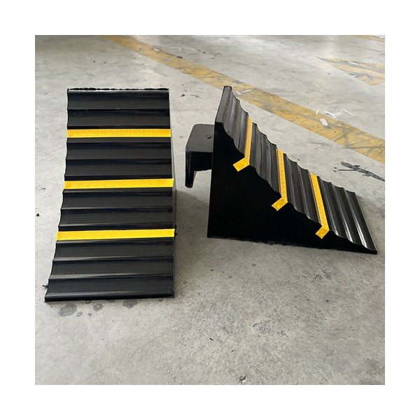 Bục Chặn lùi xe tam giác chất liệu cao su, có phản quang loại siêu bền