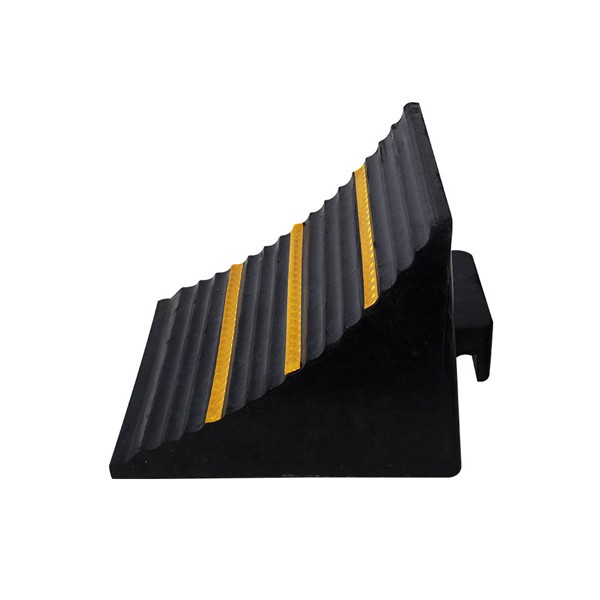 Bục Chặn lùi xe tam giác chất liệu cao su, có phản quang loại siêu bền