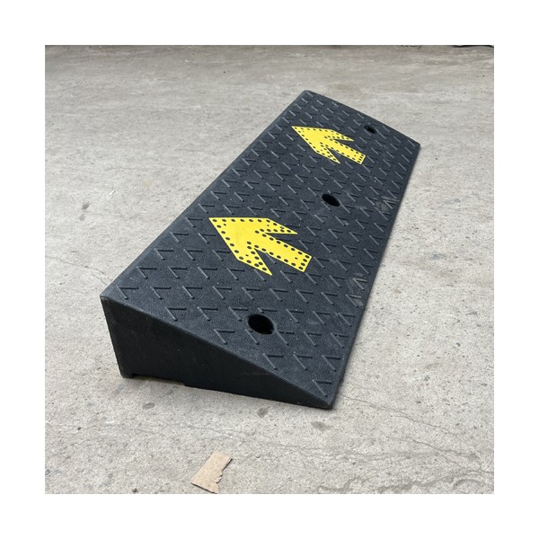 Bậc dốc Bục lên xuống Vỉa Hè 004 dành cho xe hơi, xe máy bằng đệm cao su chịu lực siêu bền[:en]Bục lên xuống vỉa hè 004 dành cho xe hơi, xe máy bằng đệm cao su chịu lực siêu bền