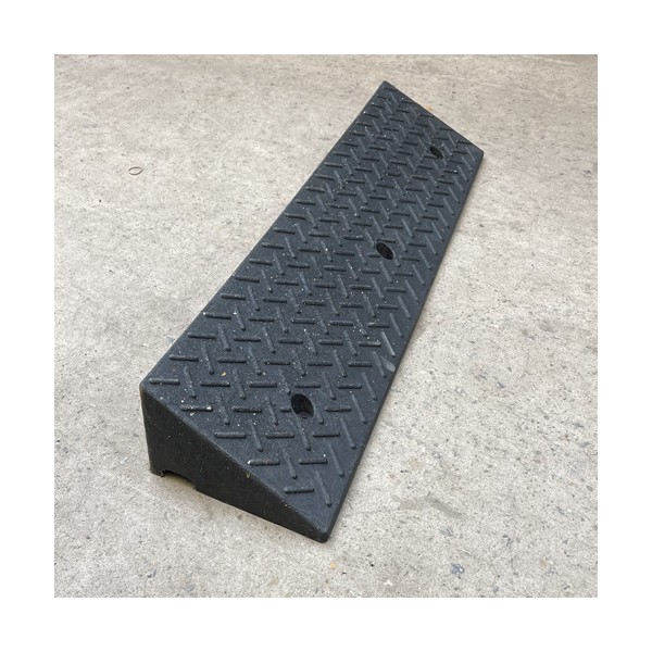 Bục lên xuống vỉa hè 005 dành cho xe hơi, xe máy bằng đệm cao su chịu lực siêu bền