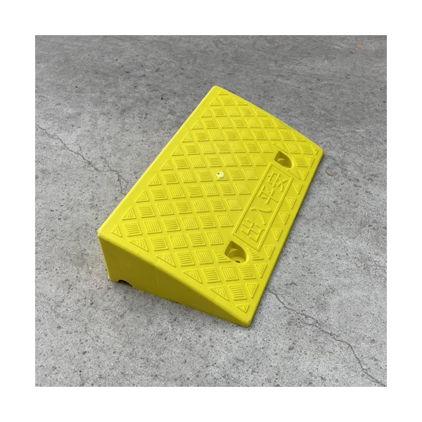  Bục nhựa lên xuống vỉa hè 001 cho xe ô tô, xe máy