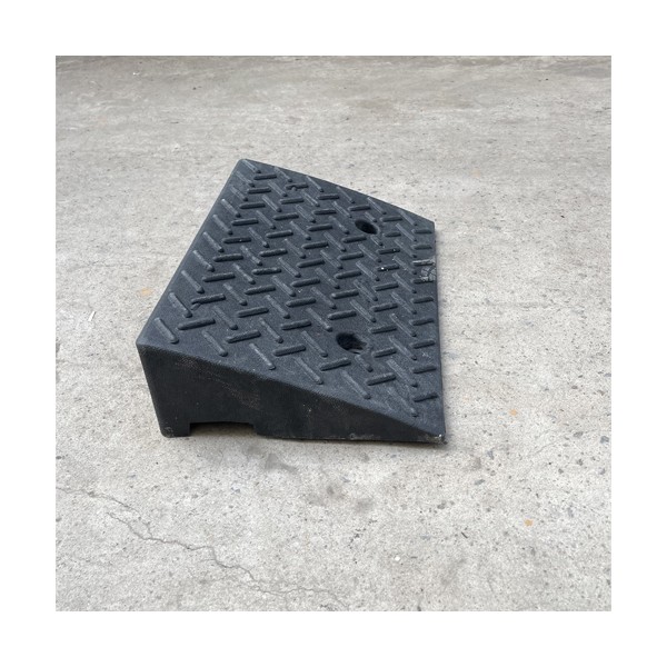 Bục cao su lên xuống vỉa hè 003 dành cho ô tô, xe máy, chịu va đập tốt