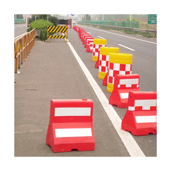 Dải phân cách chứa nước kiểu 1