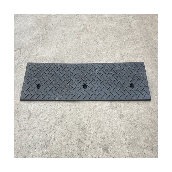 Bục lên xuống vỉa hè 005 dành cho xe hơi, xe máy bằng đệm cao su chịu lực siêu bền