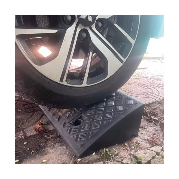 Bục cao su lên xuống vỉa hè 003 dành cho ô tô, xe máy, chịu va đập tốt