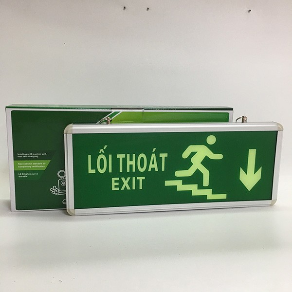 Đèn exit chỉ dẫn thoát hiểm xuống cầu thang bên phải