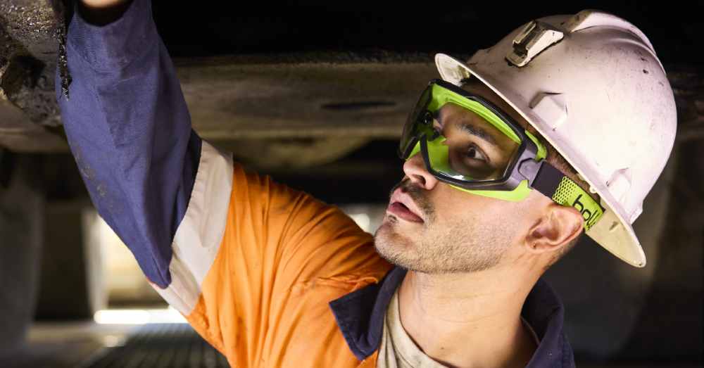 Kính bảo hộ lao động là gì 