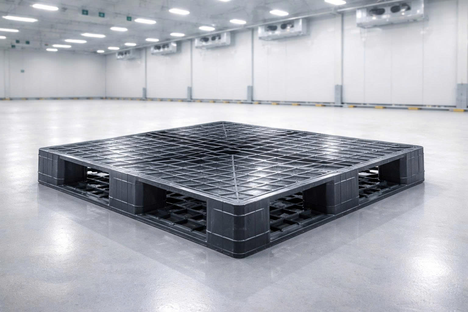 Cấu tạo gân tăng cứng và chân đỡ pallet nhựa dùng cho kho lạnh