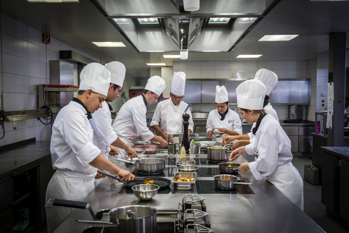 Quần Áo Đầu Bếp – Nhà Hàng Nhật Quang 