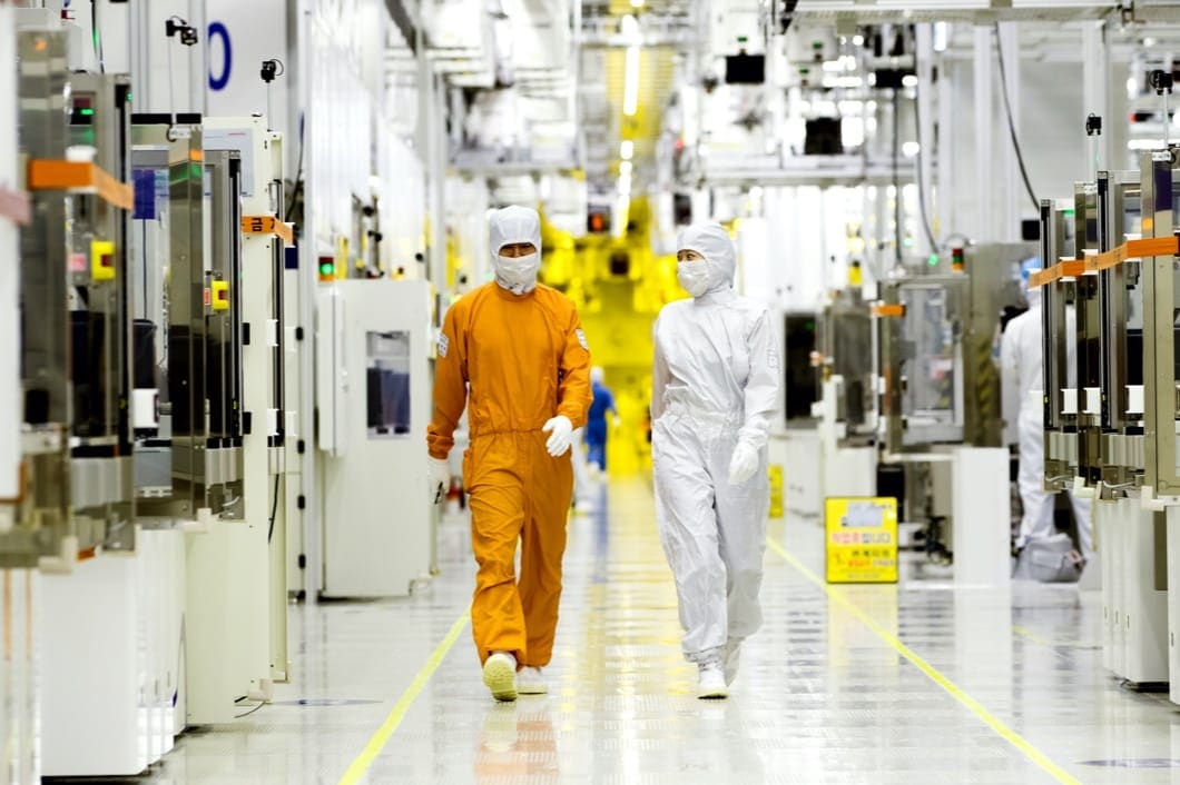 Quần Áo Phòng Sạch Chống Tĩnh Điện Nhật Quang