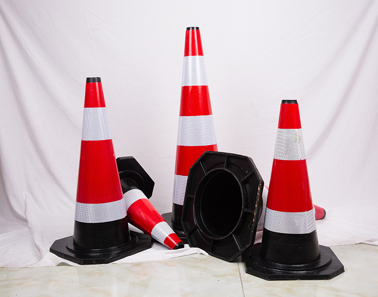 Cọc Tiêu Cao Su 45cm Nhật Quang 