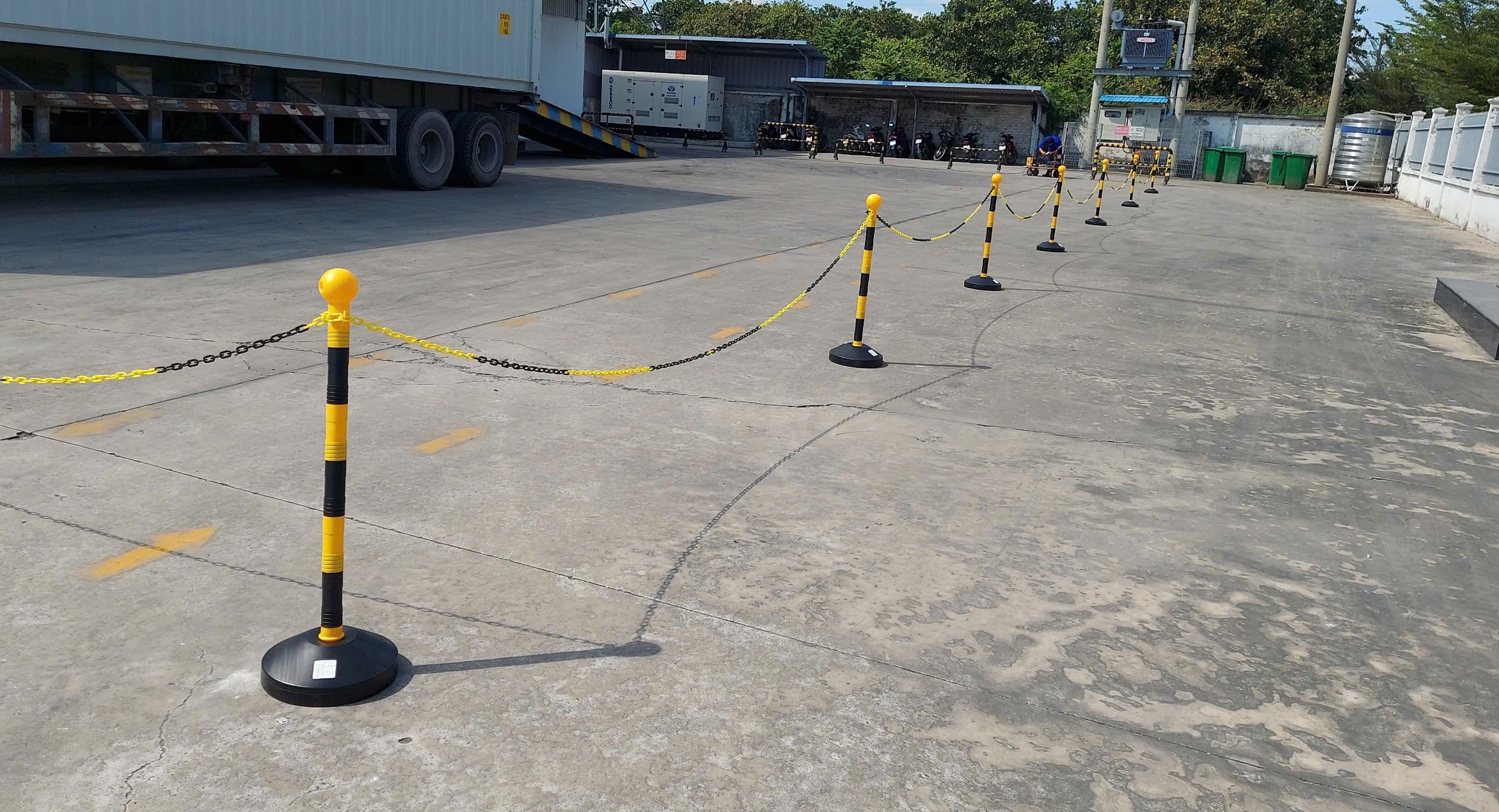 Lợi Ích Khi Sử Dụng Cọc Tiêu 90cm